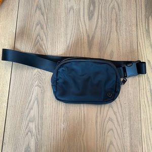 lululemon everywhere belt bag black